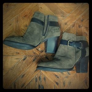 Aquatalia green booties size 8.5 side zip